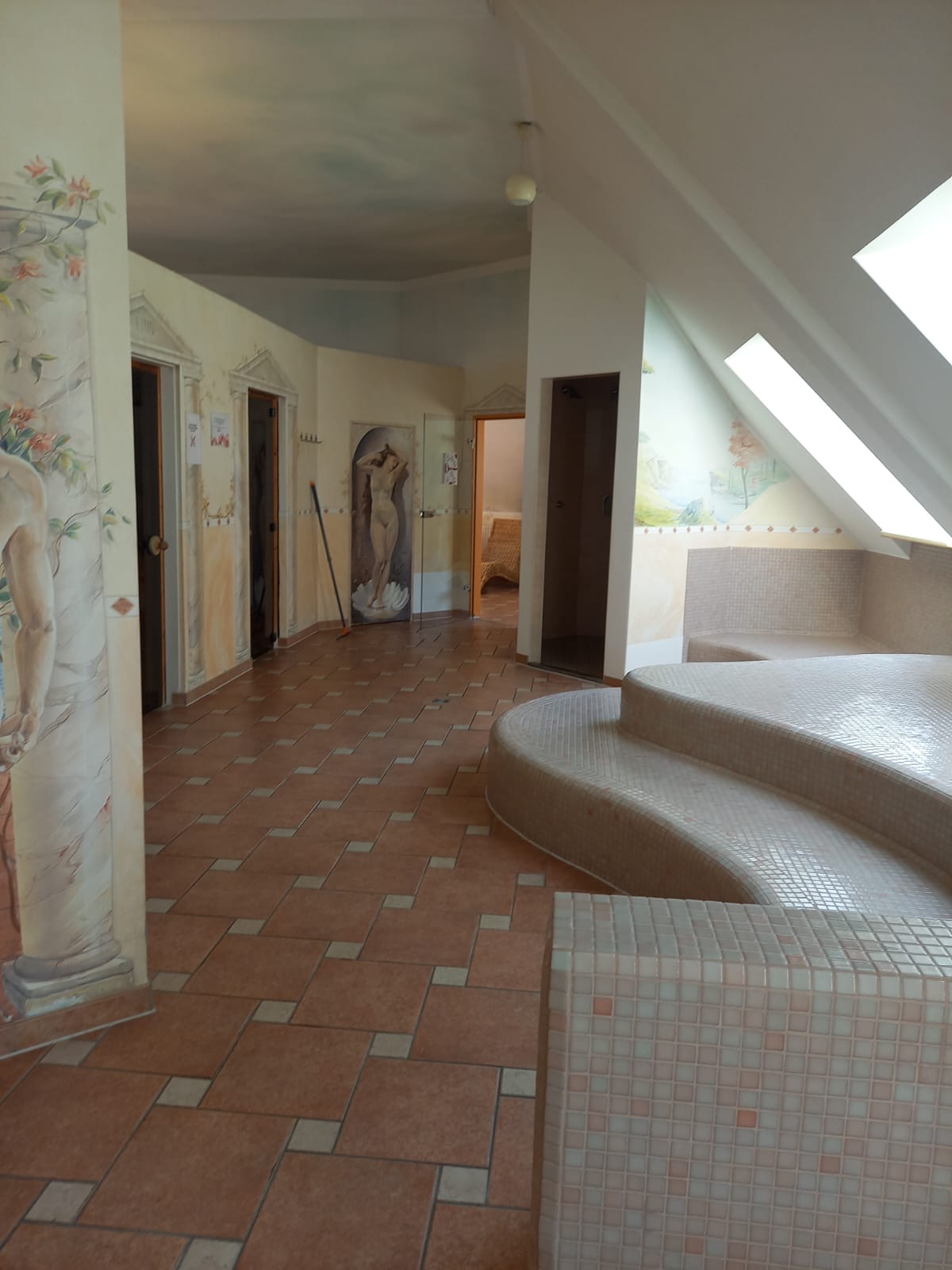 Ruheraum und Sauna 4