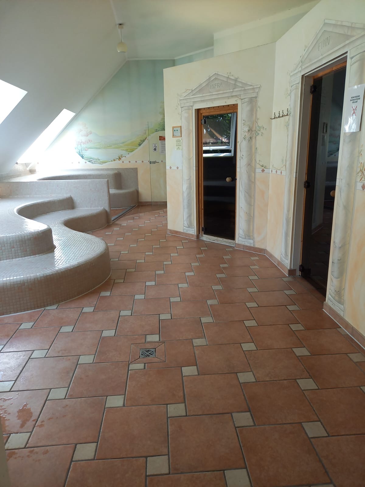 Ruheraum und Sauna 5